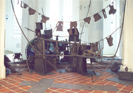 Kinetische und audio-visuelle Installation -3rd floor oder das Knigspaar besucht die Vorstadt nach der Krnung-