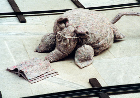 Kinetische und audio-visuelle Installation -3rd floor oder das Knigspaar besucht die Vorstadt nach der Krnung-
