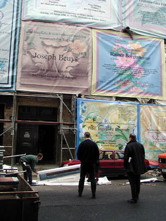 Aufbau der Fassade Auguststr. 61 in Berlin-Mitte