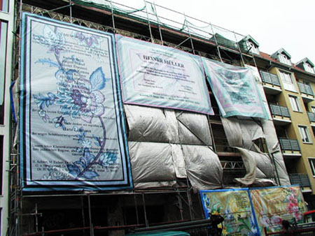 Aufbau der Fassade Auguststr. 61 in Berlin-Mitte