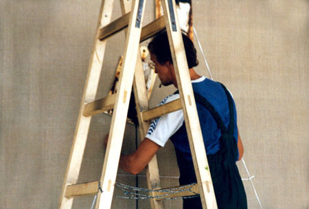 Aufbau der Installation Breakfast in der Manege, St. Petersburg 1999