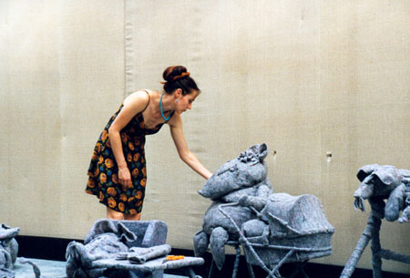 Aufbau der Installation -3rd floor oder das K�nigspaar besucht die Vorstadt nach der Kr�nung-