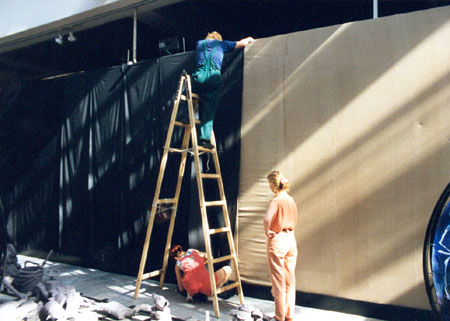 Aufbau der Installation -3rd floor oder das K�nigspaar besucht die Vorstadt nach der Kr�nung-