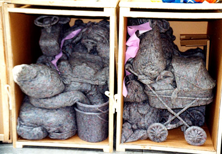 Aufbau der Installation -3rd floor oder das K�nigspaar besucht die Vorstadt nach der Kr�nung-