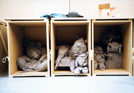 Aufbau der Installation -3rd floor oder das K�nigspaar besucht die Vorstadt nach der Kr�nung-