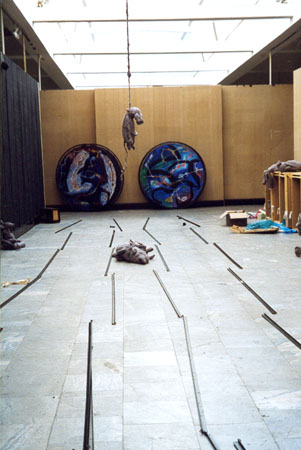 Aufbau der Installation -3rd floor oder das K�nigspaar besucht die Vorstadt nach der Kr�nung-