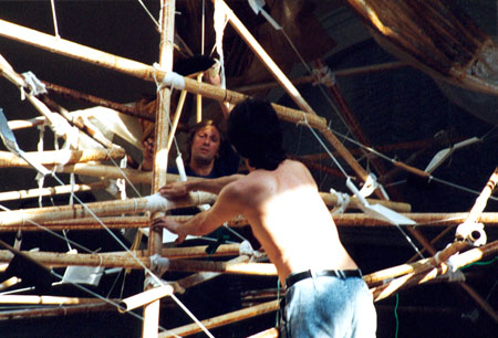 Aufbau der Installation Paradies in St. Petersburg