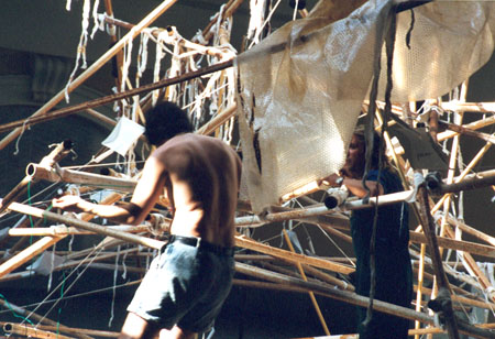 Aufbau der Installation Paradies in St. Petersburg