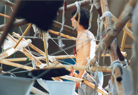 Aufbau der Installation Paradies in St. Petersburg