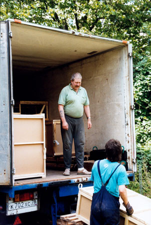 Abfahrt von der art-ambulance, Berlin zur Manege nach St. Petersburg, Juni 1999