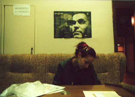 Tanzprobe f�r Hunger im Baltisky Dom mit der T�nzerin Kerstin Heimlich, St. Petersburg 2000